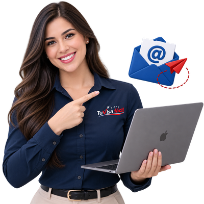 Asesora de Tu Visa Fácil señalando el logotipo, con ícono de correo